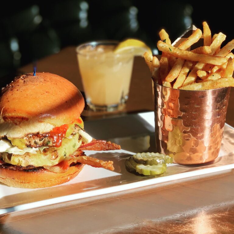 Overland Restaurant and Pub 3 768x768