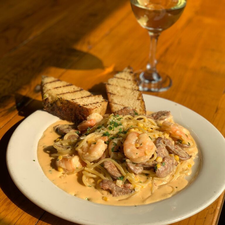 Overland Restaurant and Pub 4 768x768